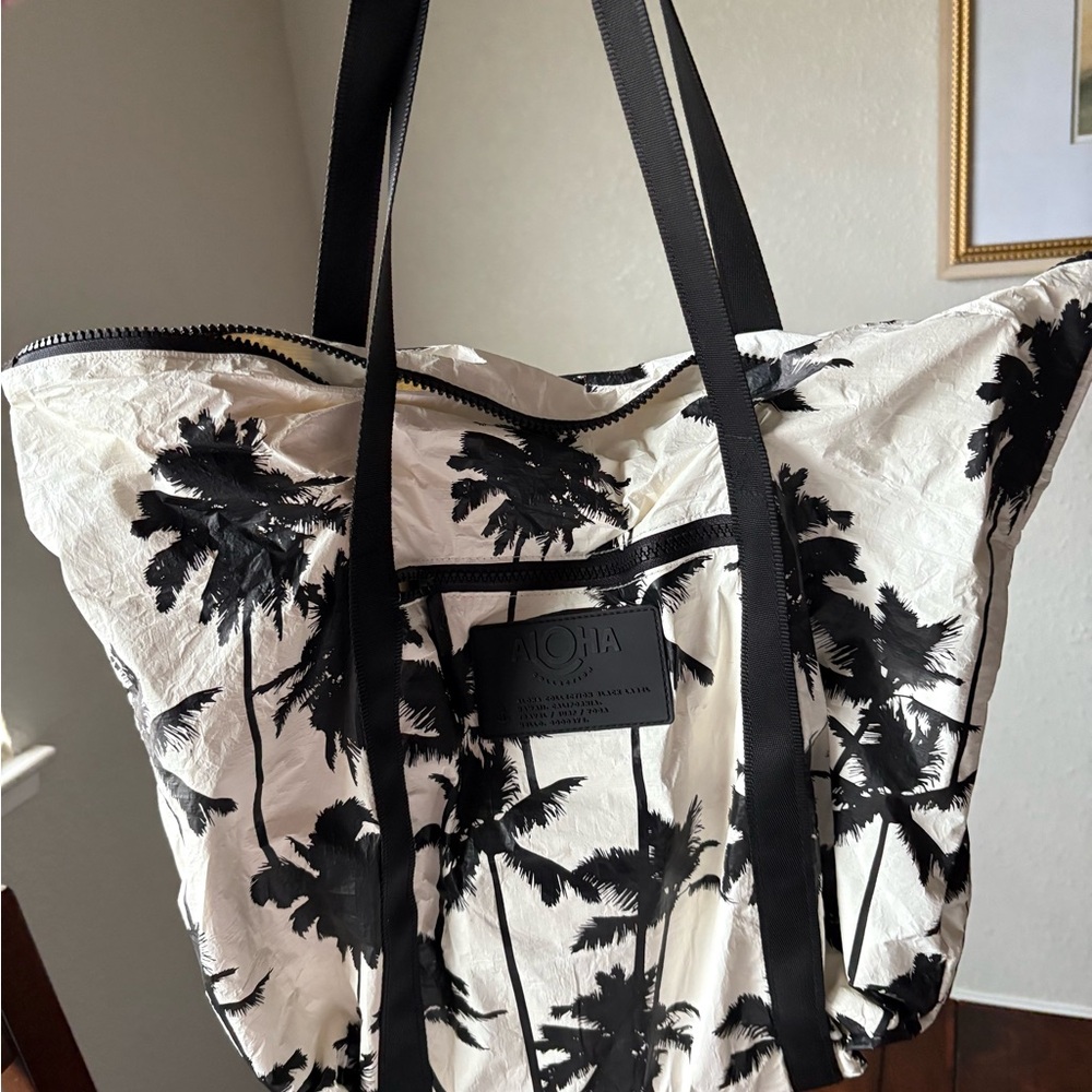 ALOHA Collection Monochrome Palm Tote
